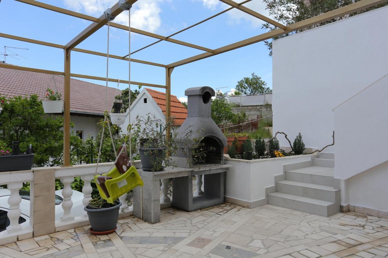 Apartments With A Parking Space Mastrinka, Ciovo - 4324 Trogir Exterior photo