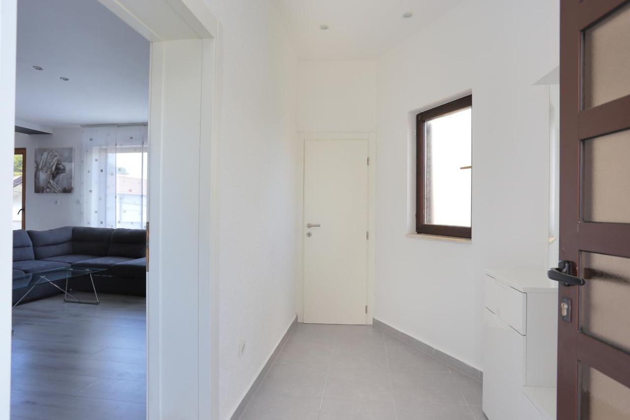Apartments With A Parking Space Mastrinka, Ciovo - 4324 Trogir Exterior photo