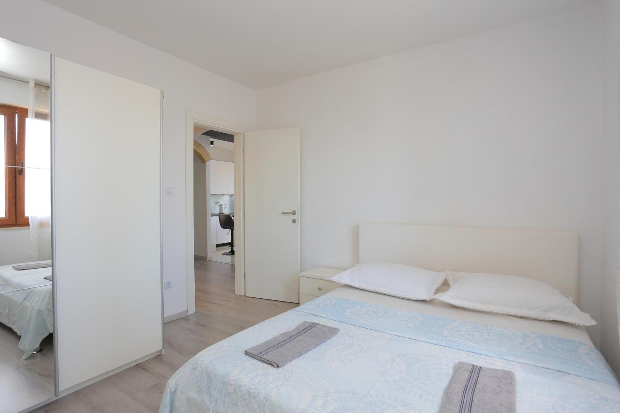 Apartments With A Parking Space Mastrinka, Ciovo - 4324 Trogir Room photo