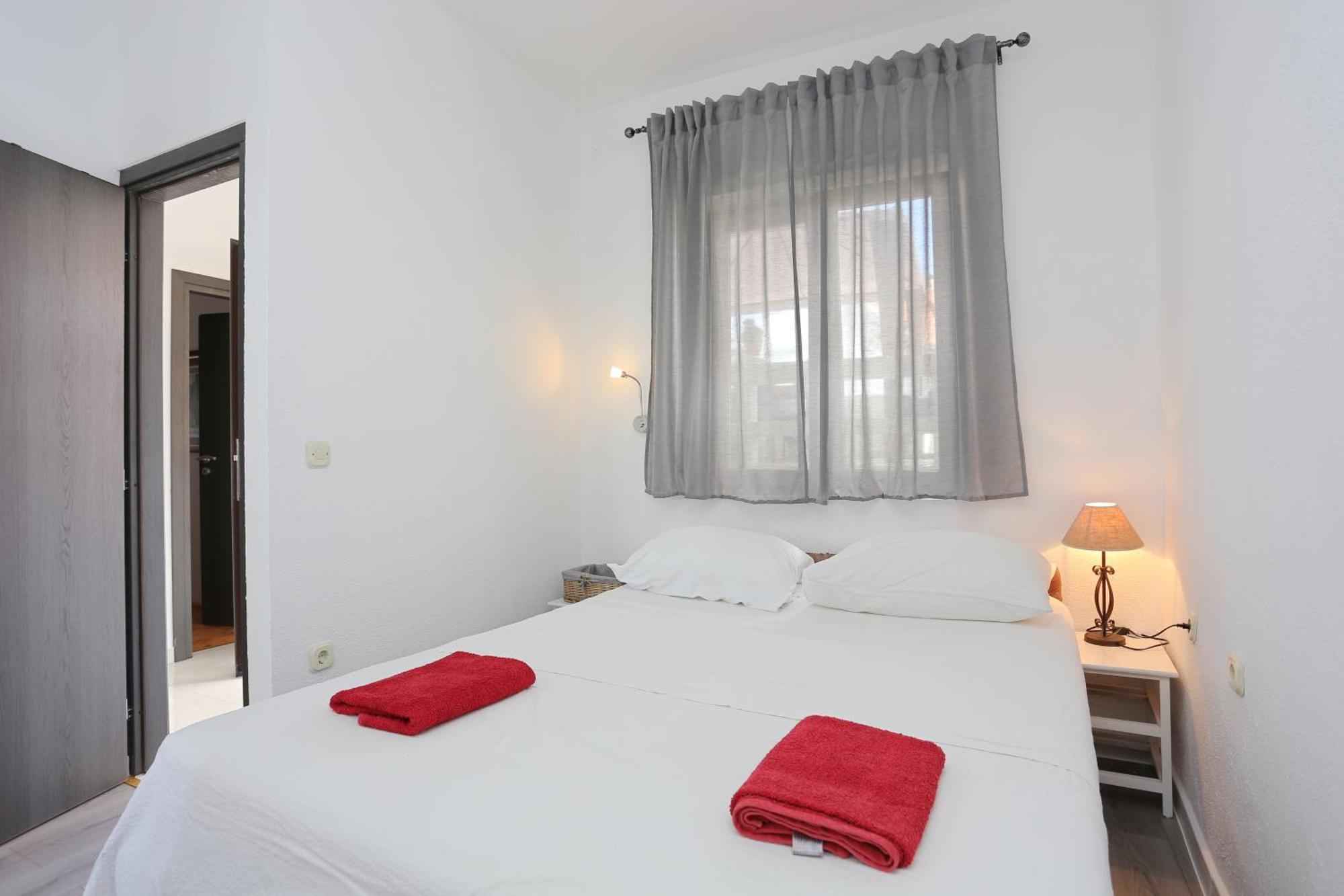Apartments With A Parking Space Mastrinka, Ciovo - 4324 Trogir Room photo
