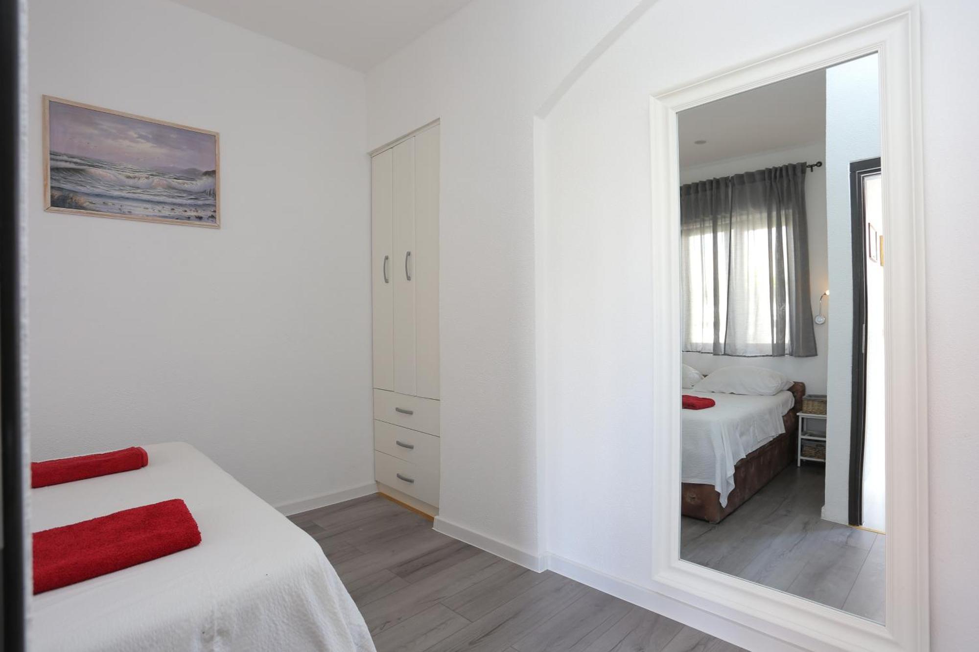 Apartments With A Parking Space Mastrinka, Ciovo - 4324 Trogir Room photo
