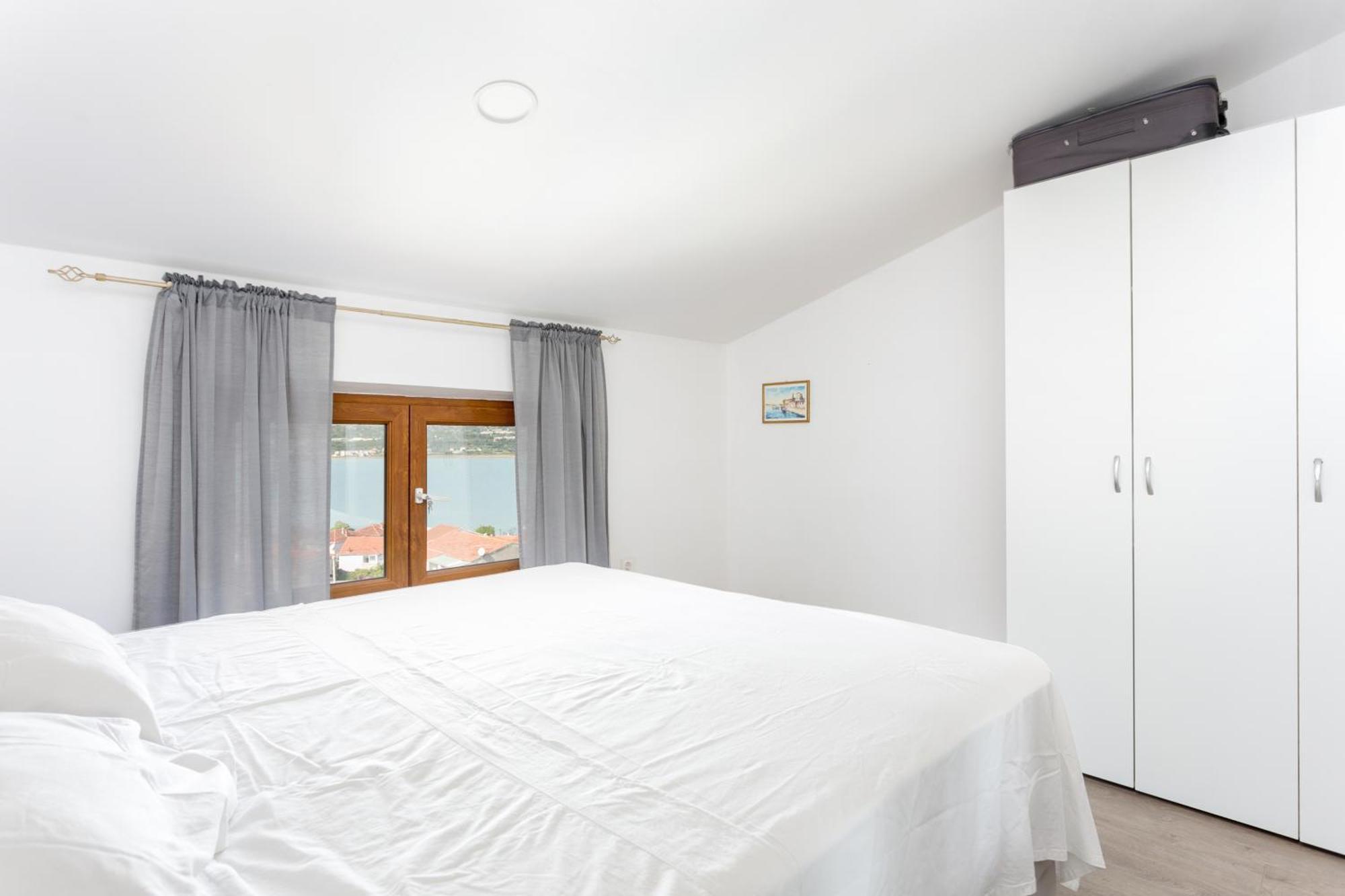 Apartments With A Parking Space Mastrinka, Ciovo - 4324 Trogir Room photo