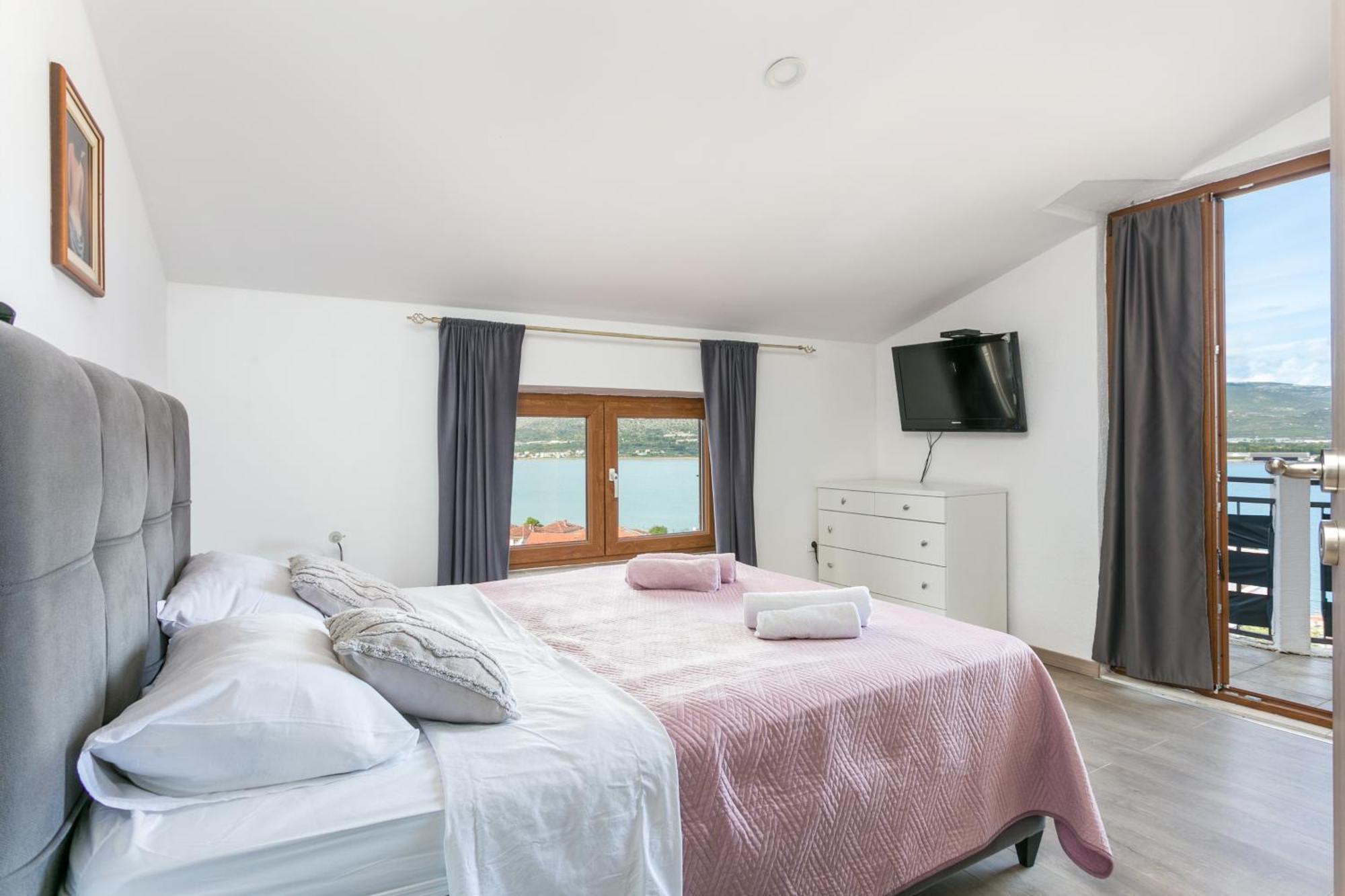 Apartments With A Parking Space Mastrinka, Ciovo - 4324 Trogir Exterior photo